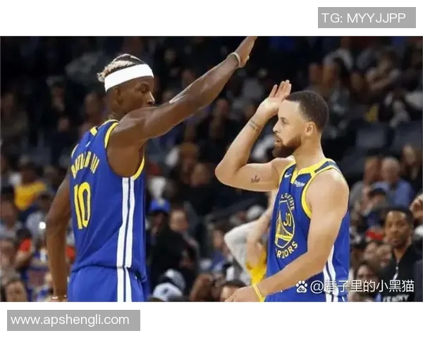 西部勇士与快船的激烈对决揭示了季后赛的悬念与挑战