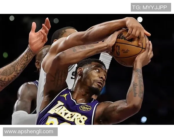 马库斯斯马特如何在NBA赛场上展现出色的防守与领导能力 马库斯斯马特如何在NBA赛场上展现出色的防守与领导能力