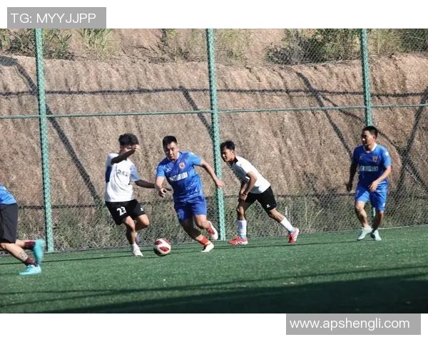 冠忠南区迎战凯景强强对决期待精彩瞬间展现足球魅力与团队精神