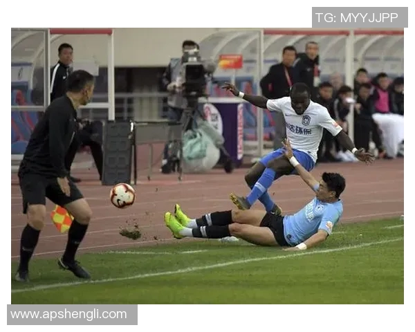 大连一方迎战泰达争夺关键三分球迷期待精彩对决与激情时刻